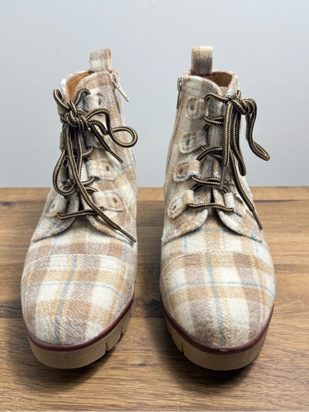 Women’s Plaid Wedge Ankle Boots Lug Sole Faux Shearling Lined Tan Lace Up Zip